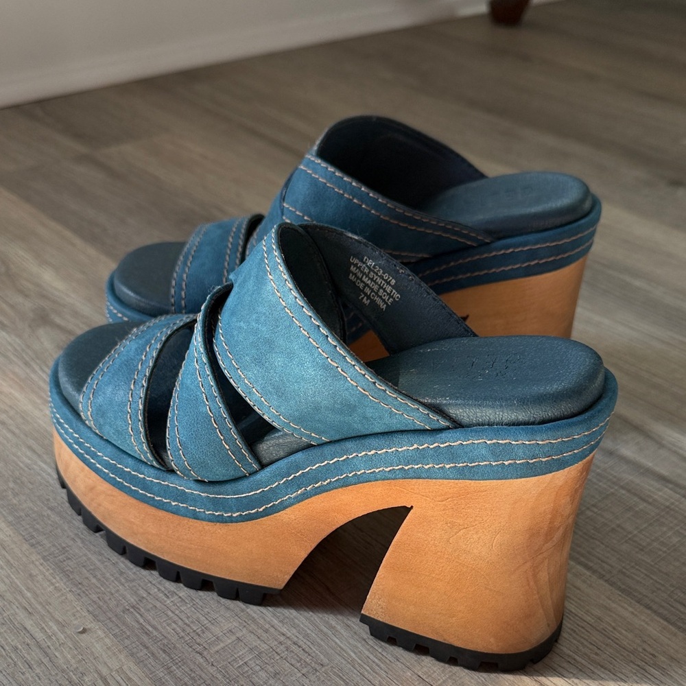 dELiA*s Blue and Tan Platform Mules